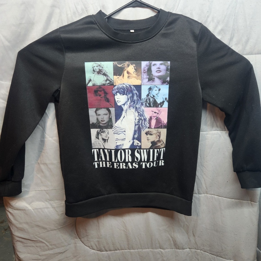 Taylor Swift The Eras Tour Crewneck Sweatshirt Black Size Medium Gildan